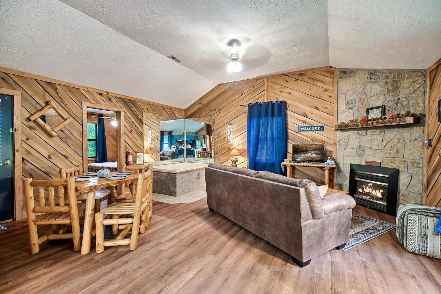 Romantic Mtn Cabin Hot Tub & Jacuzzi Views Sevierville Luaran gambar